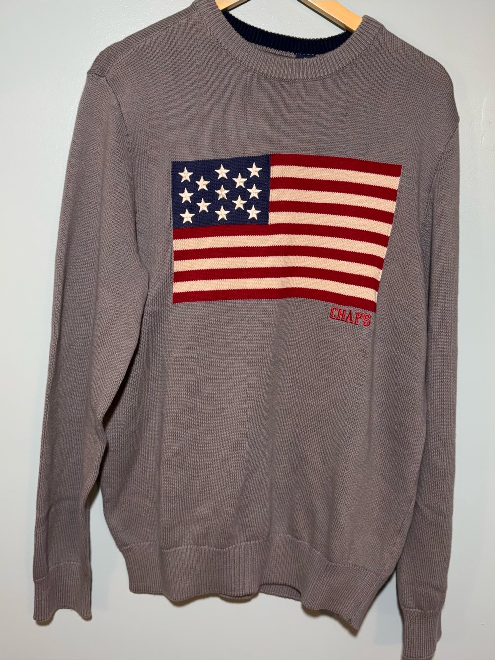 Chaps Men's Gray Patriotic Sweater with Flag Motif